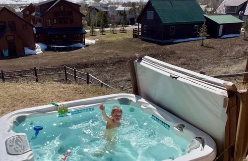 Crested Butte South House | A Slice of Paradise: Mountain Views, Hot Tub & Breathtaking Stars
