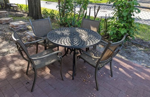 Edgewood Apartment | #A Small Studio with Private Patio & Shared Pool