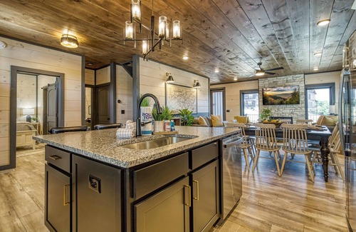Wears Valley Cabin | A Smoky Mountain Splash-Smith Creek Reserve, Waterpark, Theater Room, Pool!