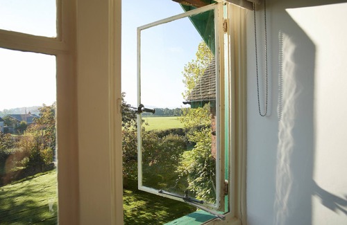Eardisley House | A spacious 1930’s period house set in the picturesque village of Eardisley.