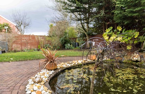 Shrewsbury House | A spacious 5 bedroom house close to local attractions and amenities