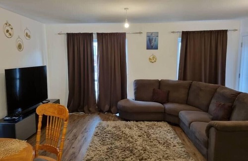 Swindon Apartment | A Spacious and Hearty 2BD Swindon stay