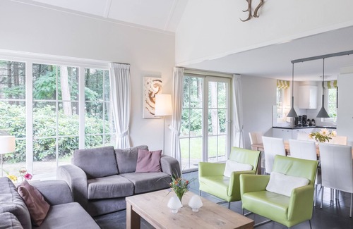 Beekbergen-Zuid House | A spacious and pleasant house in the woods of Beekbergen. Free WiFi.