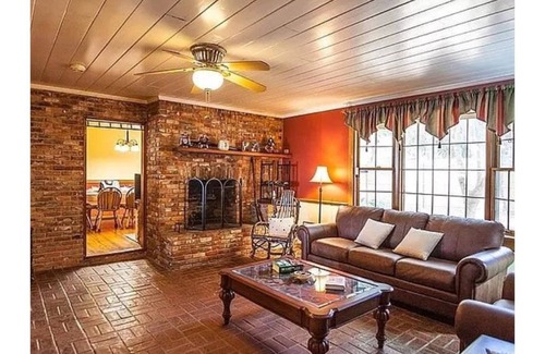 Winter Haven House | A spacious gem w/private lake front access, boating, restaurants, bars and more!