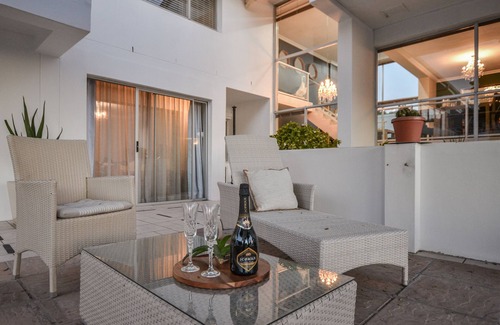 Welgemoed House | A spacious home with breathtaking views over Cape Town and with 8 luxury rooms,.