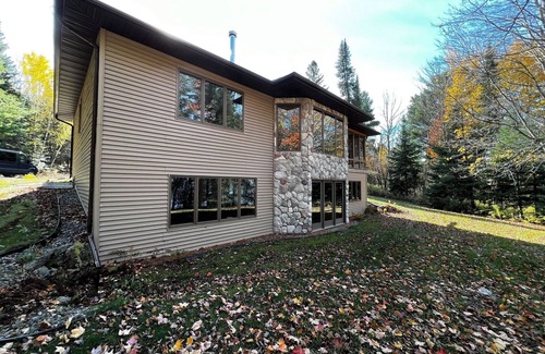 Orr House | A Spacious Lake House with Private Dock