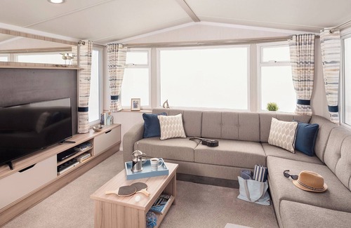 Cresswell House | A spacious open plan holiday home with one master double and two twin bedrooms.