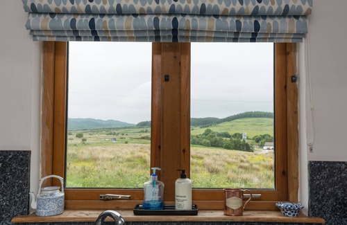 Tighnabruaich Cottage | A spacious pet friendly holiday home that sleeps 8 guests.