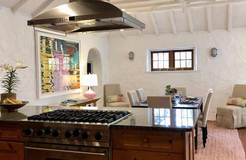 Hamilton Parish House | A spacious, unique Bermuda haven with access to large crystal swimming caves.
