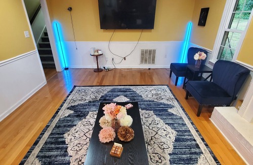 Gastonia House | A Sprawling, Split-Level Charmer!