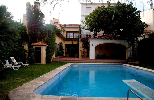 Pedreguer Ski Chalet | A stately oasis with a large garden 15 minutes from the beach