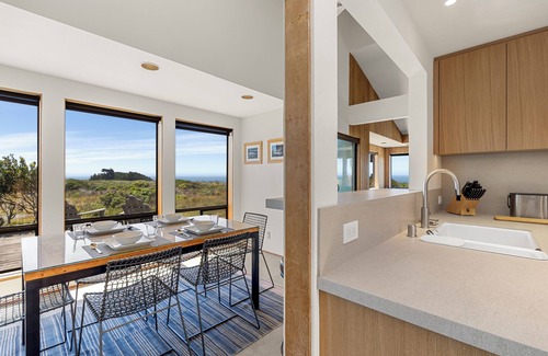 Sea Ranch House | A Stone's Throw Away from the Spectacular Sights and Sounds of the Ocean