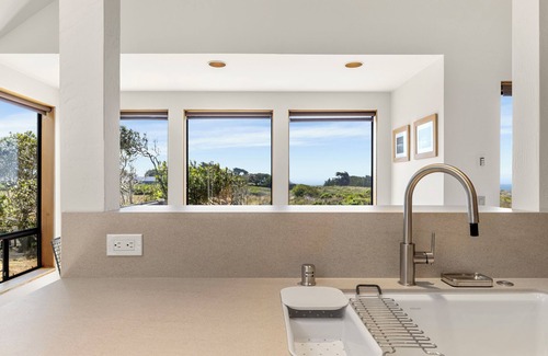 Sea Ranch House | A Stone's Throw Away from the Spectacular Sights and Sounds of the Ocean