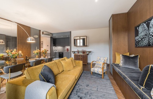 Oltrarno Apartment | A stone's throw from Ponte Vecchio with complimentary wine tasting on arrival!