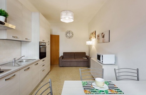 Santa Maria Novella Apartment | A stone's throw from the Arno! Central flat x4