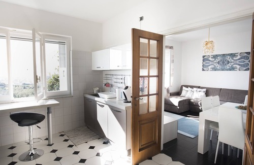 Rezza Apartment | A stone's throw from the sea