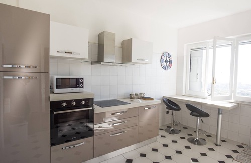 Rezza Apartment | A stone's throw from the sea