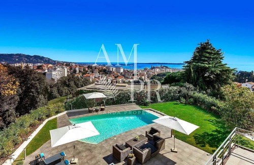 Pointe Croisette Villa | A stone's throw from the Croisette - sea view - Unique villa
