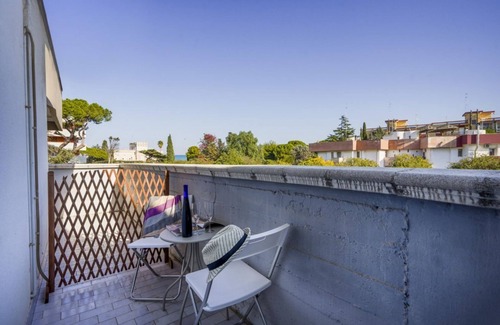 Municipio 5 Apartment | A stone's throw from the sea - Apartment with parking