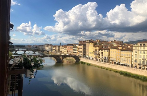 Oltrarno Apartment | A STONE'S THROW FROM UFFIZI MUSEUM Apartment Florence Ponte Vecchio View Luxury