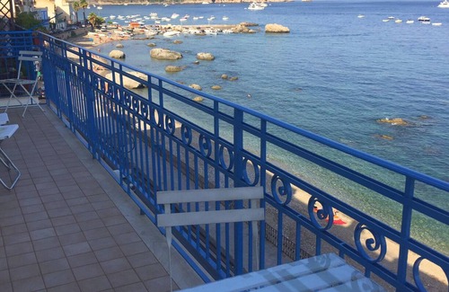 Giardini Naxos Apartment | A stone's throw - Luxury Apartment