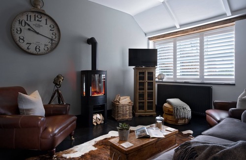 Fivelanes House | A stunning Cornish barn, ideally located for visiting the North and South Coast.