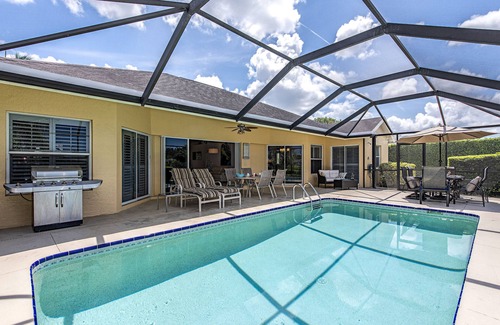Central Naples Villa | A Stunning Lake View with Sunny Pool/Fabulous Sunsets/Modern Interior