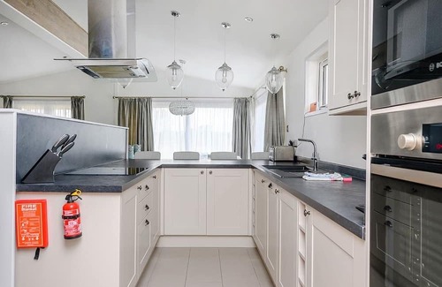 Bury St Edmunds Ski Chalet | A stunning lodge with one master double with en suite.