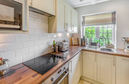 Smarden Cottage | A stunning property set in an idyllic setting with views and beautiful surroundings.