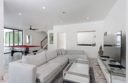 Hua Hin House | A stunning villa with tropical garden.
