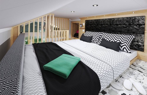 Alford Cottage | A stylish escape with double bed and twin bed (made into double bed on request), flat screen TV, int