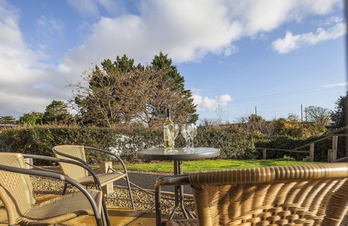 Dawlish Warren Apartment | A stylish ground floor apartment located in the picturesque seaside resort of Dawlish Warren.