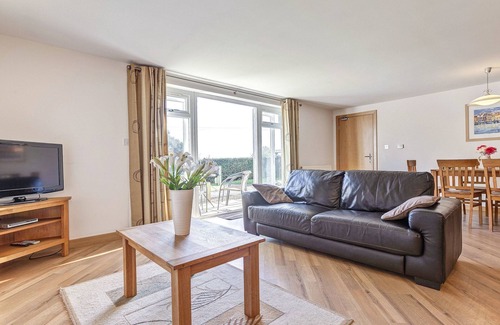 Dawlish Warren Apartment | A stylish ground floor apartment located in the picturesque seaside resort of Dawlish Warren.