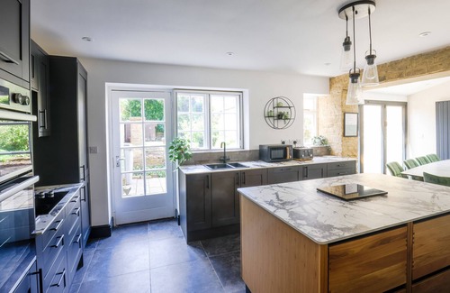 Witney House | A stylish, modern town centre home