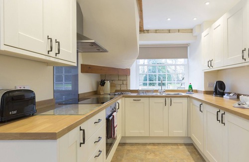 Winchcombe Cottage | A sudeley castle cottage that sleeps 3 guests in 2 bedrooms