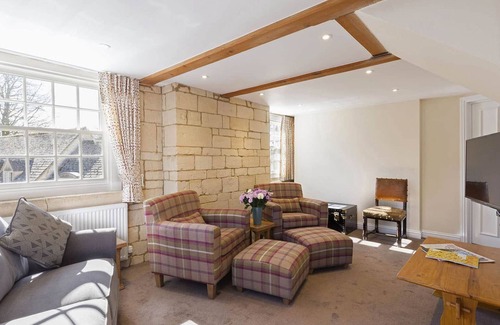 Winchcombe Apartment | A sudeley castle cottage that sleeps 4 guests in 3 bedrooms