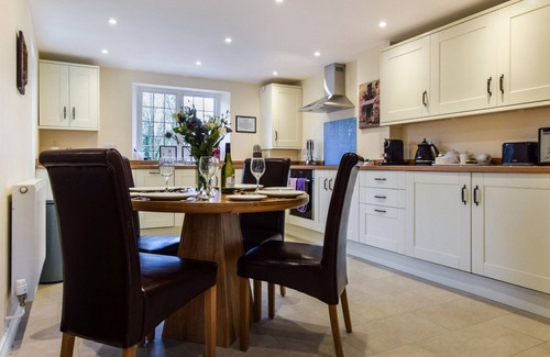 Winchcombe Cottage | A sudeley castle cottage that sleeps 4 guests in 2 bedrooms