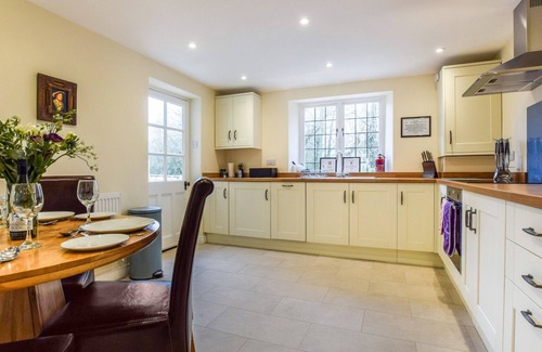 Winchcombe Cottage | A sudeley castle cottage that sleeps 4 guests in 2 bedrooms