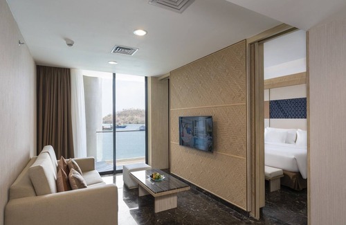 Labuan Bajo Hotel | A Suite Room with Sea View at Labuan Bajo