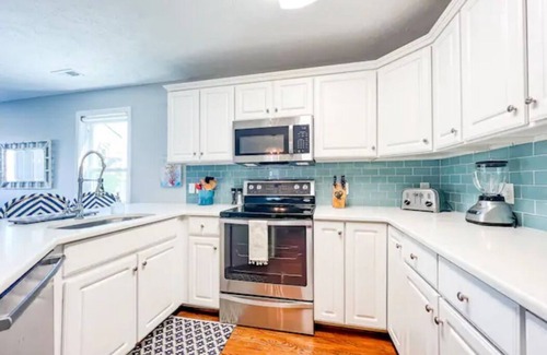 North Carolina Coast Condo | A Summer's Dream in Carolina Beach - steps to beach!