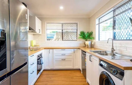 Capalaba House | A Sunday Kind of Stay - Home Near Manly + Shops