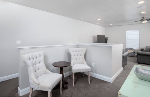 Washington Condo | A Sunny Escape by the Pool 1906 with Pool and Hot Tub
