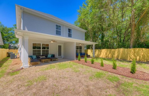 Columbia House | A Sunny & Stylish 4BR/3BA w King Beds & WiFi
