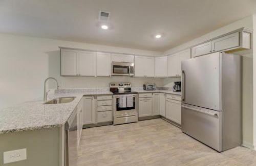 Columbia House | A Sunny Stylish 4BR 3BA