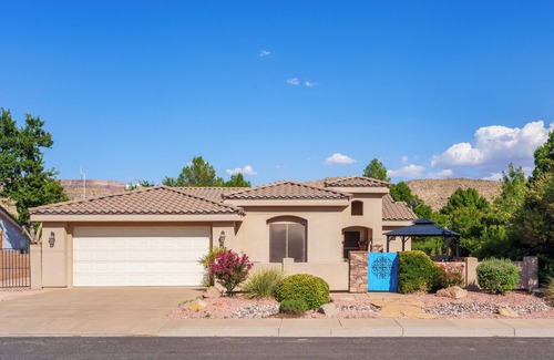La Verkin House | A super variety of games, golf cart, & unique decor in plush comfort!