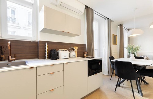 Epinettes Apartment | A Superior Studio with Services in Batignolles
