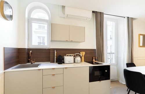 Epinettes Apartment | A Superior Studio with Services in Batignolles