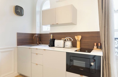 Epinettes Apartment | A Superior Studio with Services in Batignolles
