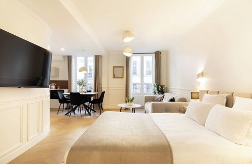 Epinettes Apartment | A Superior Studio with Services in Batignolles