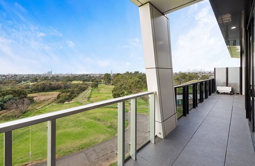 Maribyrnong Apartment | A taste of paradise in inner city suburbia